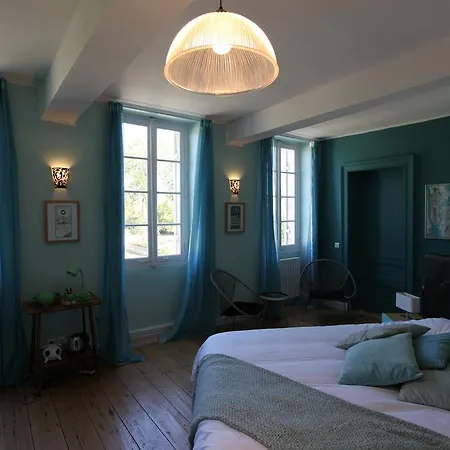 Chateau Rouge 47 Bed and Breakfast *