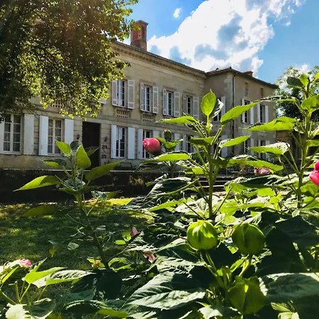 לינה וארוחת בוקר Chateau Rouge 47 Sainte-Bazeille