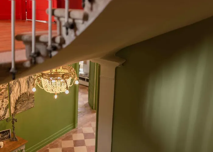 Bed & Breakfast Chateau Rouge 47