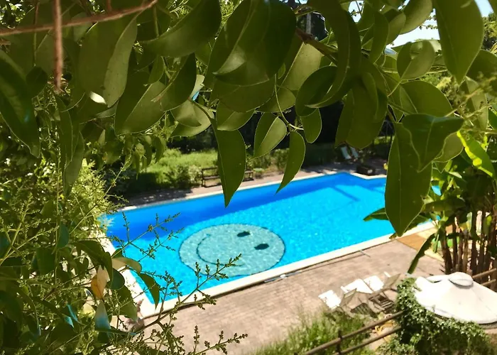 Chateau Rouge 47 Bed & Breakfast *